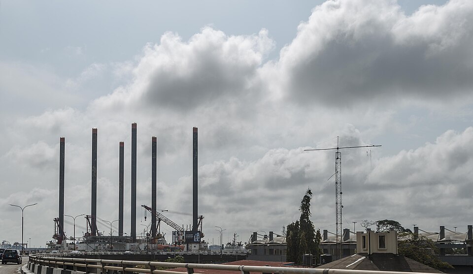 Oil rig in Nigeria — 2019 sector illustration Oil rig beside a waterfront
